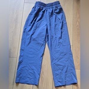 Lululemon Ease Back in Crop Athleisure Yoga Workout Pants size 2